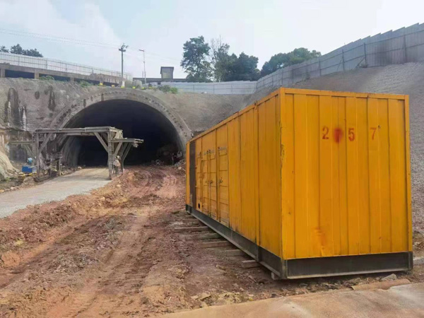 新市发电机出租自启装置的工作原理是什么？